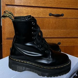 Dr. Martens Black Platform Boot | Jadon Boot